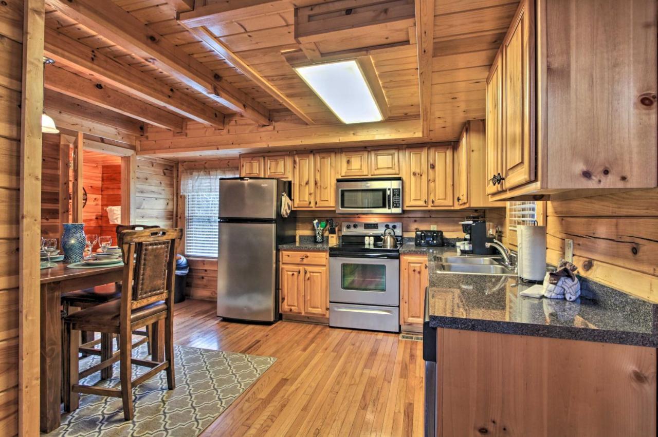 Romantic Cabin With Hot Tub In Pigeon Forge! מראה חיצוני תמונה