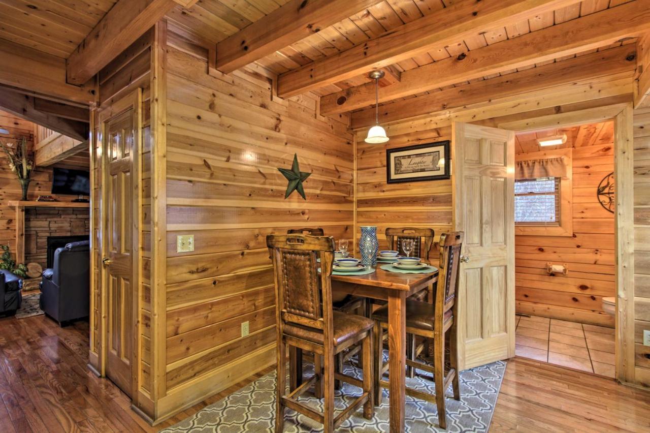 Romantic Cabin With Hot Tub In Pigeon Forge! מראה חיצוני תמונה