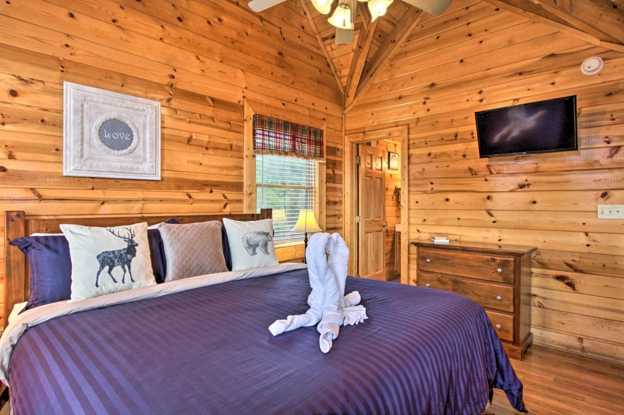 Romantic Cabin With Hot Tub In Pigeon Forge! מראה חיצוני תמונה